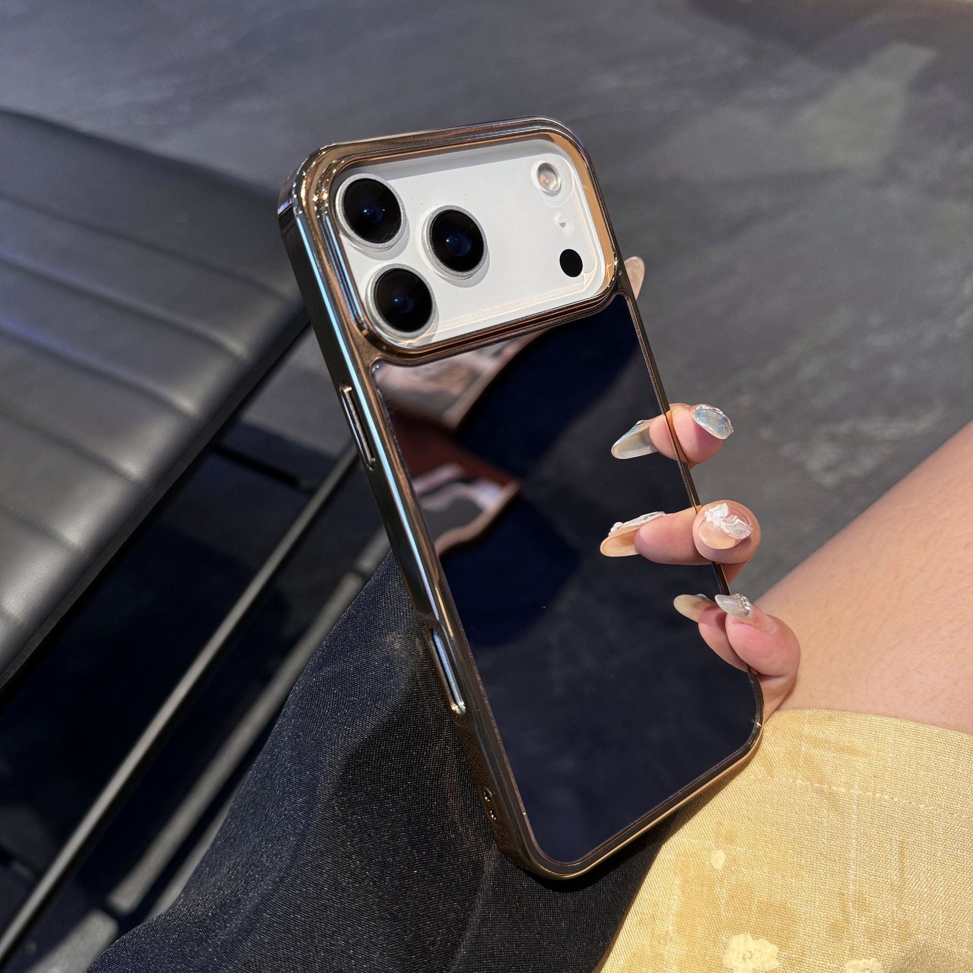 Electroplating suitable for Apple 17promax mobile phone case with mirror iphone17 large hole protective cover